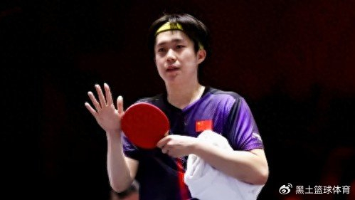 开云体育官网-王楚钦：从背伤阴霾到世界第一，他用球拍撕开国乒新传奇|新加坡|大满贯|男单决赛|张本智和|男队_新浪体育_新浪新闻